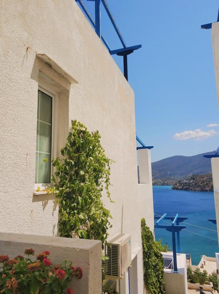 Rania Studios Poros Town Exterior photo